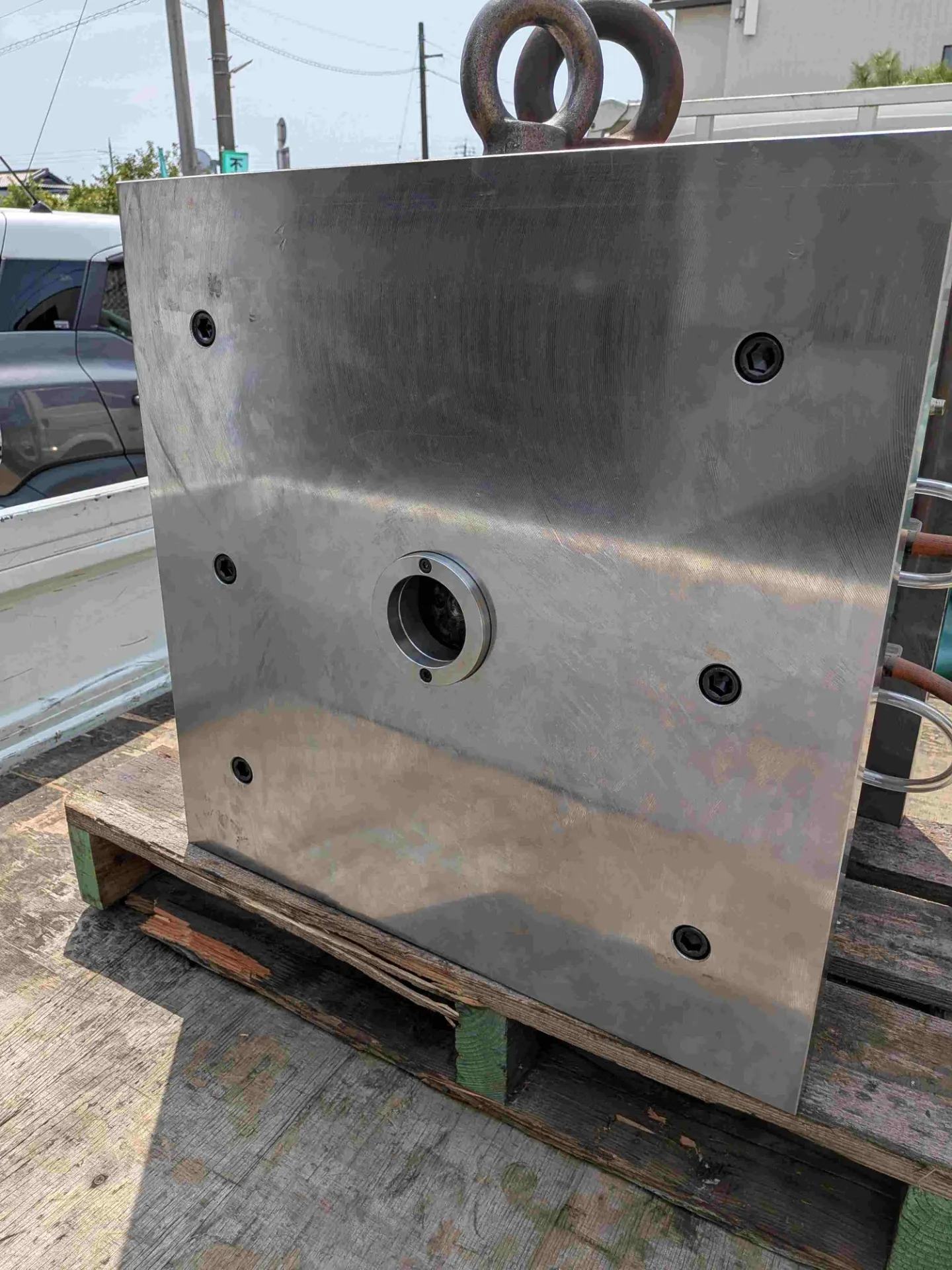 何でも高いですね。勿論金型の材料も。