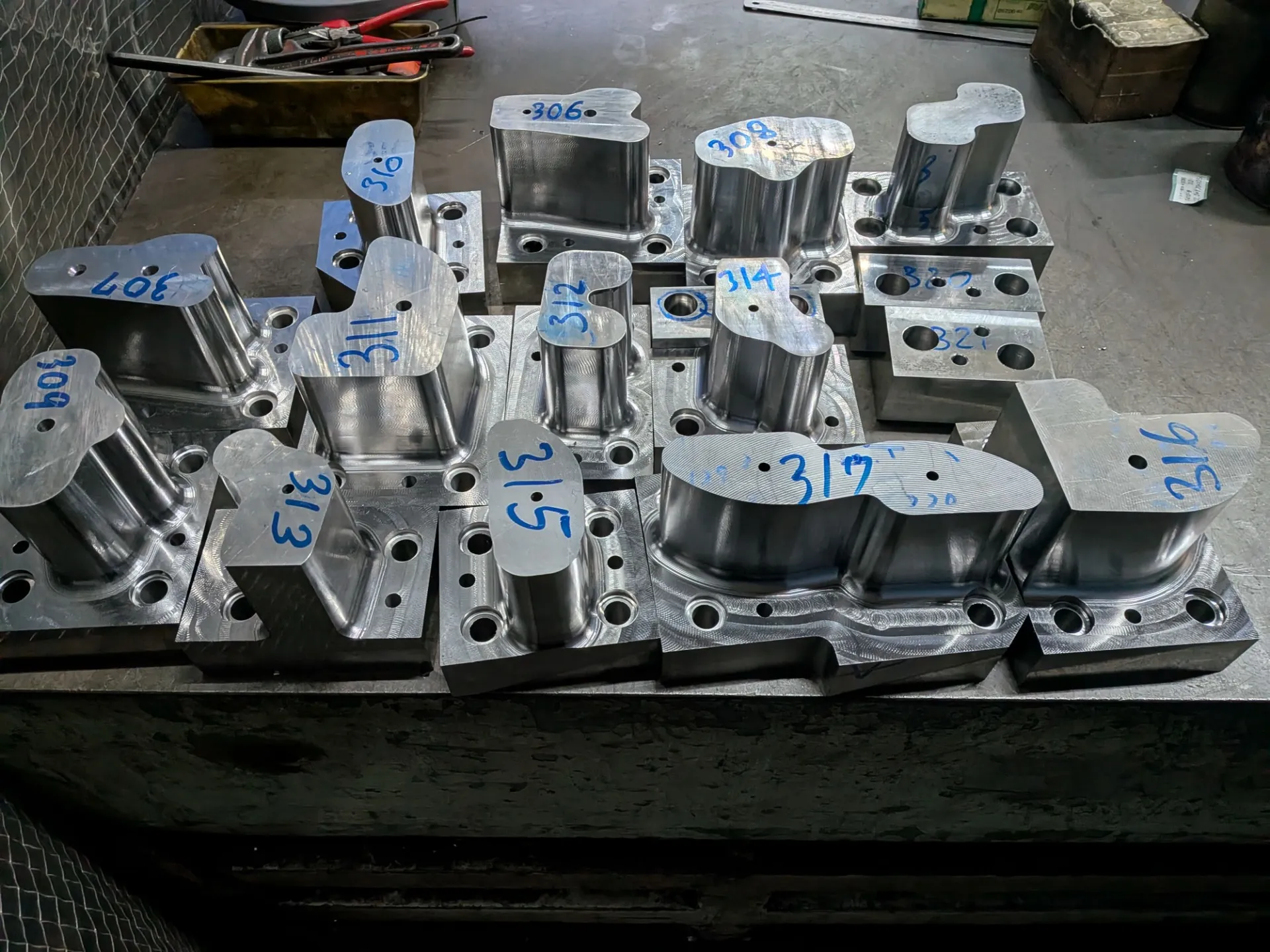 金型製造の近況など。